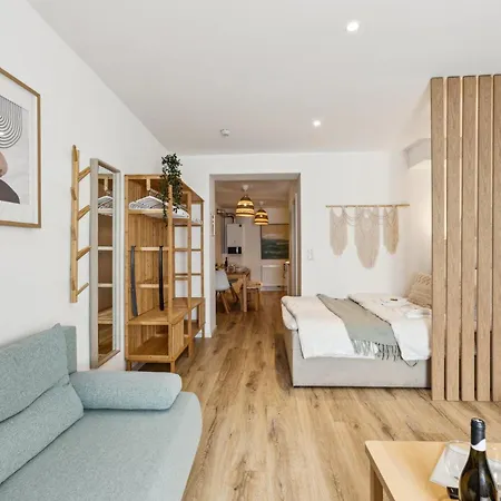 Gemuetliches 2 Zimmer Ambient Apartment Mit Queensize-Bett , Etagenbett& Schlafsofa In Alsternaehe