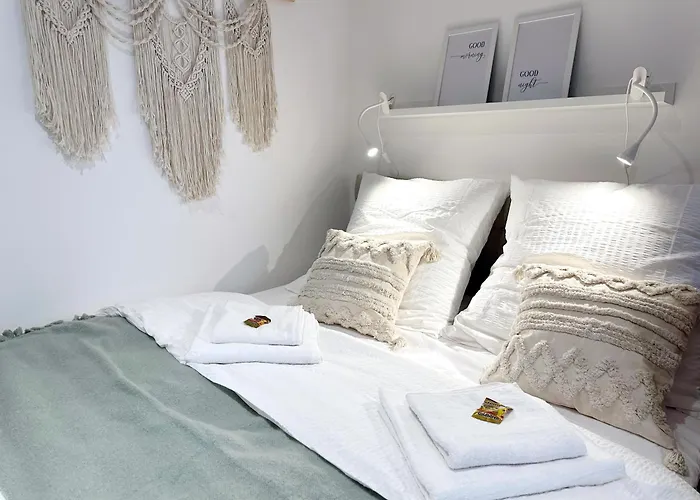 Gemuetliches 2 Ambient Mit Queensize-bett , Etagenbett& Schlafsofa In Alsternaehe * Hamburg