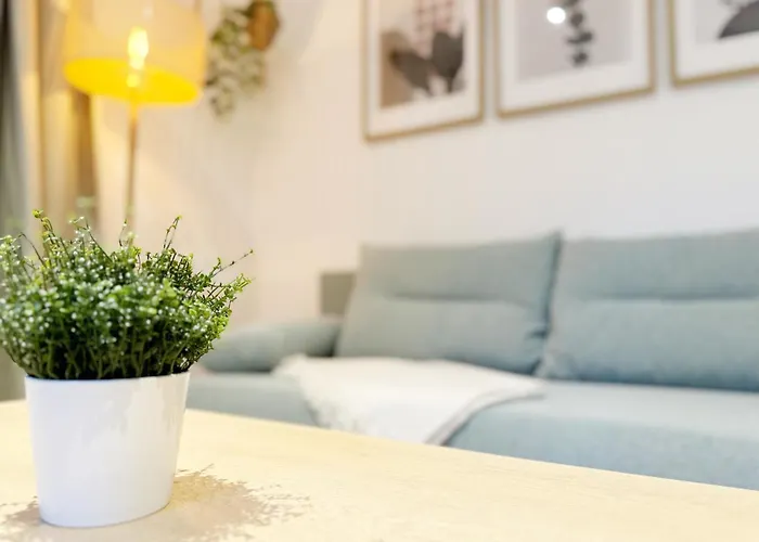 Gemuetliches 2 Ambient Mit Queensize-bett , Etagenbett& Schlafsofa In Alsternaehe Apartment *